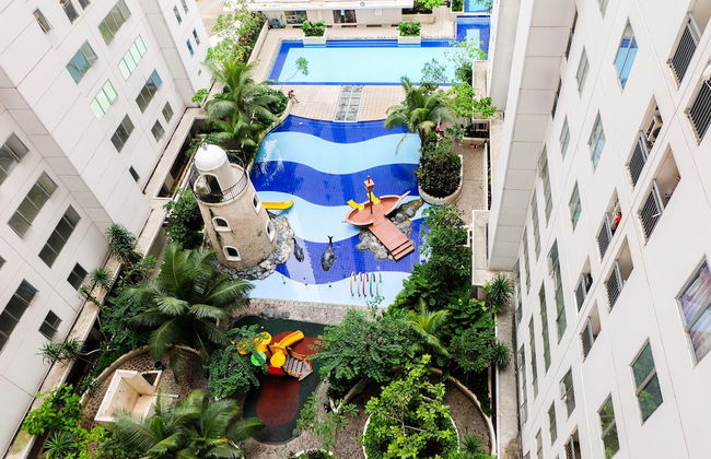 Homely 2 Bedroom at Bassura City Apartment By Travelio - Foto 24