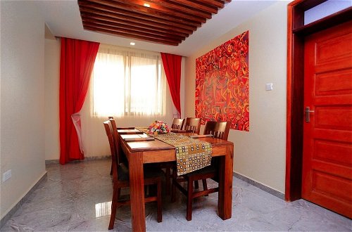 Photo 5 - Deluxe 3-bed Apartment With Swimming Pool
