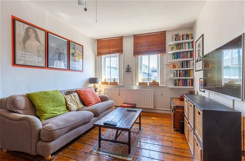 Photo 11 - Trendy 2 Bedroom Apartment in the Heart of Brixton