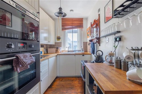 Foto 7 - Trendy 2 Bedroom Apartment in the Heart of Brixton