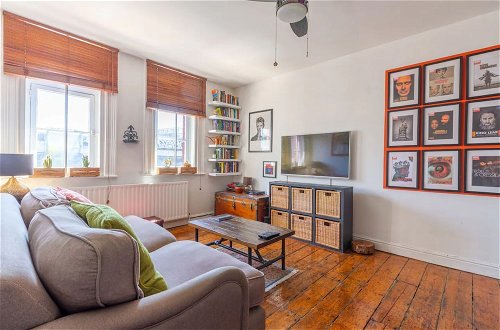 Photo 15 - Trendy 2 Bedroom Apartment in the Heart of Brixton