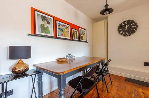 Photo 9 - Trendy 2 Bedroom Apartment in the Heart of Brixton