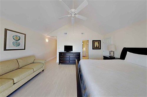 Photo 7 - Beach Castle by Southern Vacation Rentals