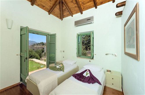 Foto 2 - Self-catering Luxury Stone Holiday Villa With Infinity Pool and Panoramic View