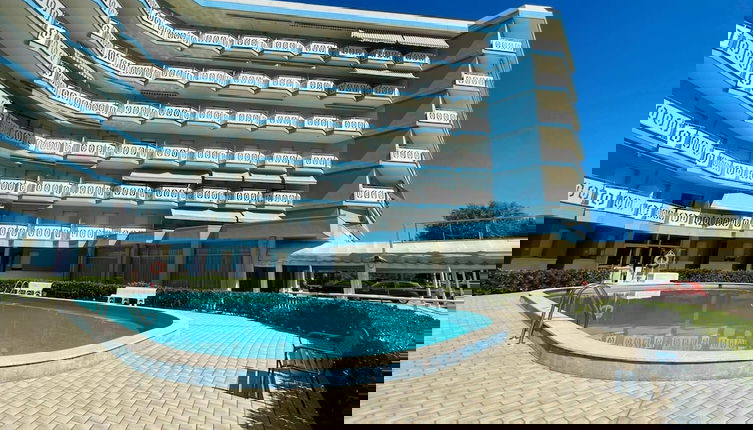 Photo 1 - Central Apartment With Shared Pool