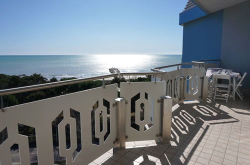 Foto 10 - Apartment With Pool And Sea View