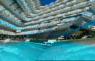 Foto 1 - Central Apartment With Shared Pool