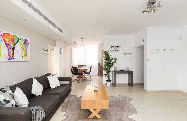 Bright and Fresh Family Home near Beach - Foto 18