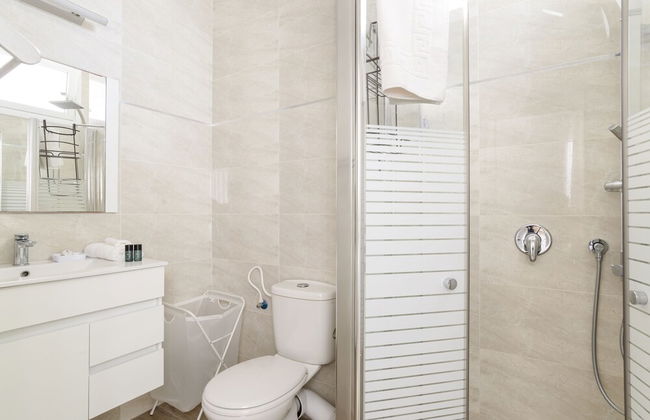 Bright and Fresh Family Home near Beach - Foto 26