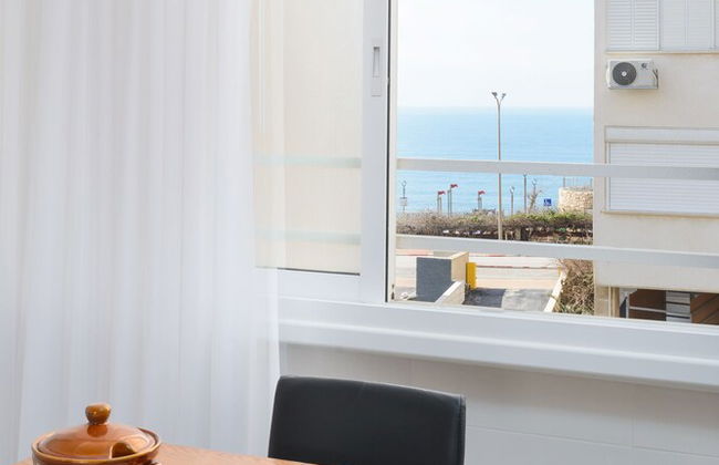 Bright and Fresh Family Home near Beach - Foto 33