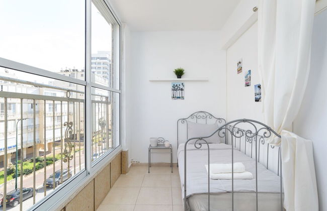 Bright and Fresh Family Home near Beach - Foto 10