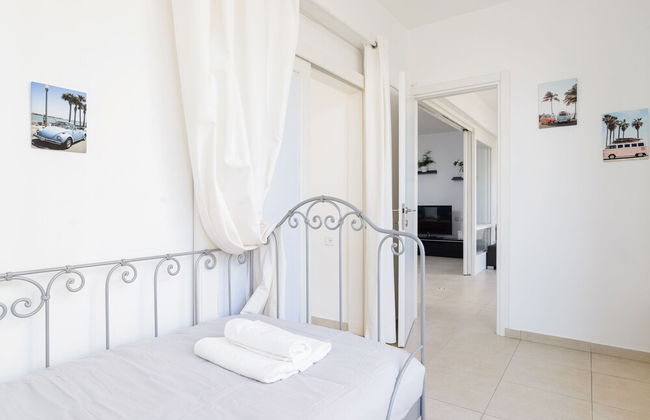 Bright and Fresh Family Home near Beach - Foto 8