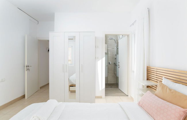 Bright and Fresh Family Home near Beach - Foto 3