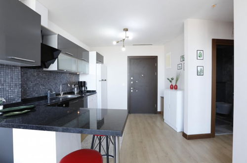 Photo 10 - Lovely and Central Flat With City View in Atasehir