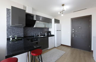 Foto 3 - Lovely and Central Flat With City View in Atasehir
