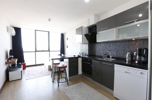 Photo 20 - Lovely and Central Flat With City View in Atasehir