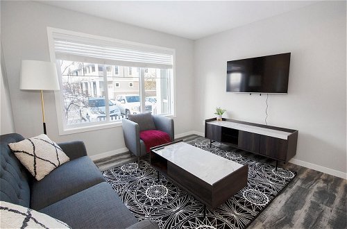Photo 27 - Modern and Comfortable Townhouse in South Winnipeg