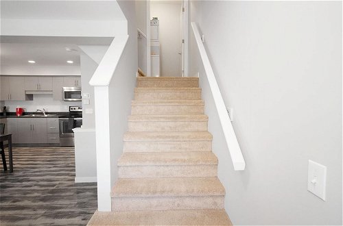 Photo 23 - Modern and Comfortable Townhouse in South Winnipeg