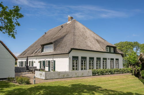 Photo 13 - Spacious Farmhouse in Dutch Coast, Texel With Garden