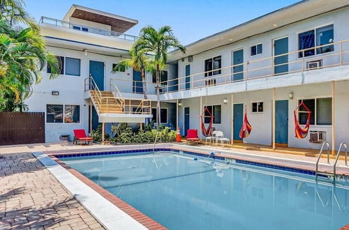 Photo 3 - Cozy Hollywood Beach Home Ocean Walk & Pool