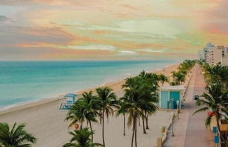 Photo 2 - Hollywood Beach Vacation Spot Pool Beachwalk