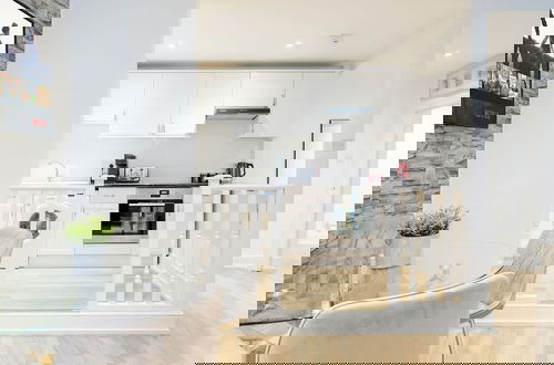 Foto 7 - Stylish & Comfy Apartment in Marylebone