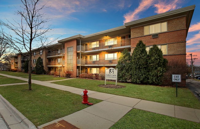 Posh 1BR Apartment in Arlington Heights - Foto 14