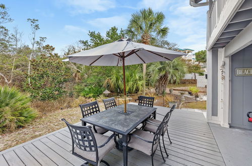 Photo 31 - Short Walk to The Beach! Community Pool! Sleeps 6