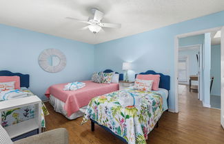 Photo 2 - Short Walk to The Beach! Community Pool! Sleeps 6