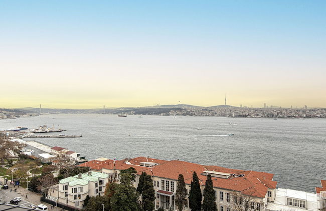 Flat With Panoramic Bosphorus View in Cihangir - Photo 2
