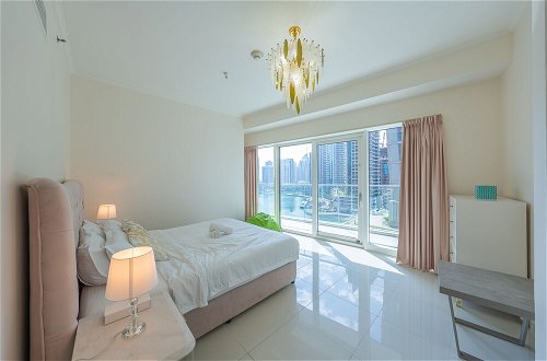 Photo 3 - Tanin - Luxury Waterfront Apt with Stunning Marina Views