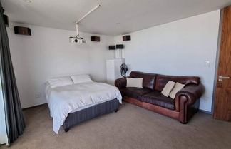 Photo 1 - Stylish 2 Bedroom Apartment With Stunning City Views