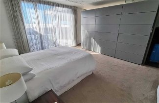 Foto 2 - Stylish 2 Bedroom Apartment With Stunning City Views