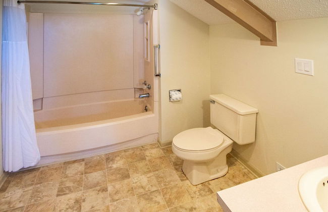 Sandcastle Cove Resort - Photo 11