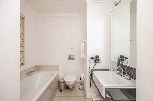 Foto 7 - Central and Spacious 1 Bedroom Flat With Swimming Pool