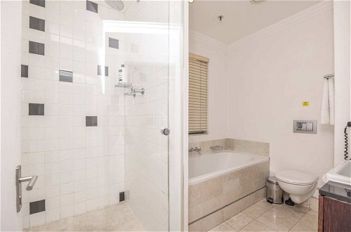 Photo 10 - Central and Spacious 1 Bedroom Flat With Swimming Pool