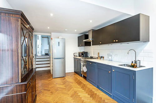 Photo 9 - Stylish and Spacious 1BD in Clapton