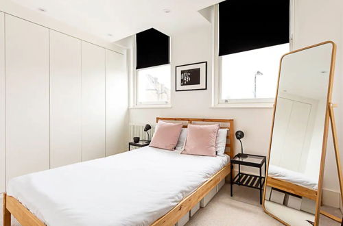 Photo 4 - Stylish and Spacious 1BD in Clapton