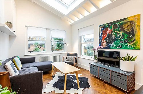 Photo 11 - Stylish and Spacious 1BD in Clapton