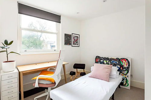 Photo 2 - Stylish and Spacious 1BD in Clapton