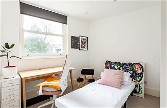 Photo 2 - Stylish and Spacious 1BD in Clapton