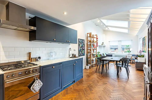 Photo 8 - Stylish and Spacious 1BD in Clapton