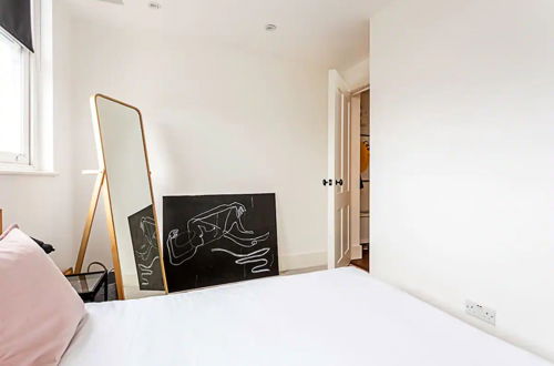 Photo 5 - Stylish and Spacious 1BD in Clapton