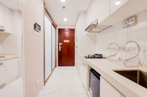 Photo 14 - Wonderful And Comfortable Studio Sky House Bsd Apartment