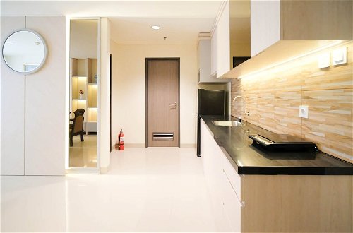 Foto 7 - Best Location And Comfy 1Br At Praxis Apartment
