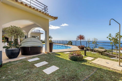 Foto 52 - Luxury Villa With Private Heated Pool, Garden and Views of the sea and Mountains