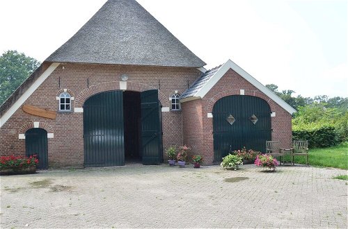 Photo 16 - Staying in a Thatched Barn With Bedroom Achterhoek