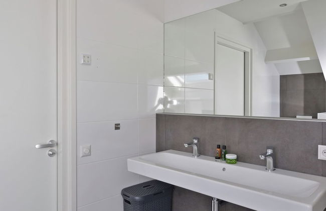 Exclusive Apartment on the Ground Floor Directly Located on the Water - Foto 21