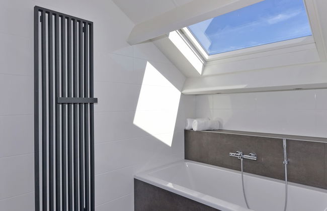Exclusive Apartment on the Ground Floor Directly Located on the Water - Foto 23