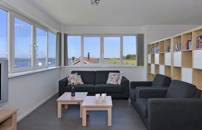 Exclusive Apartment on the Ground Floor Directly Located on the Water - Foto 14